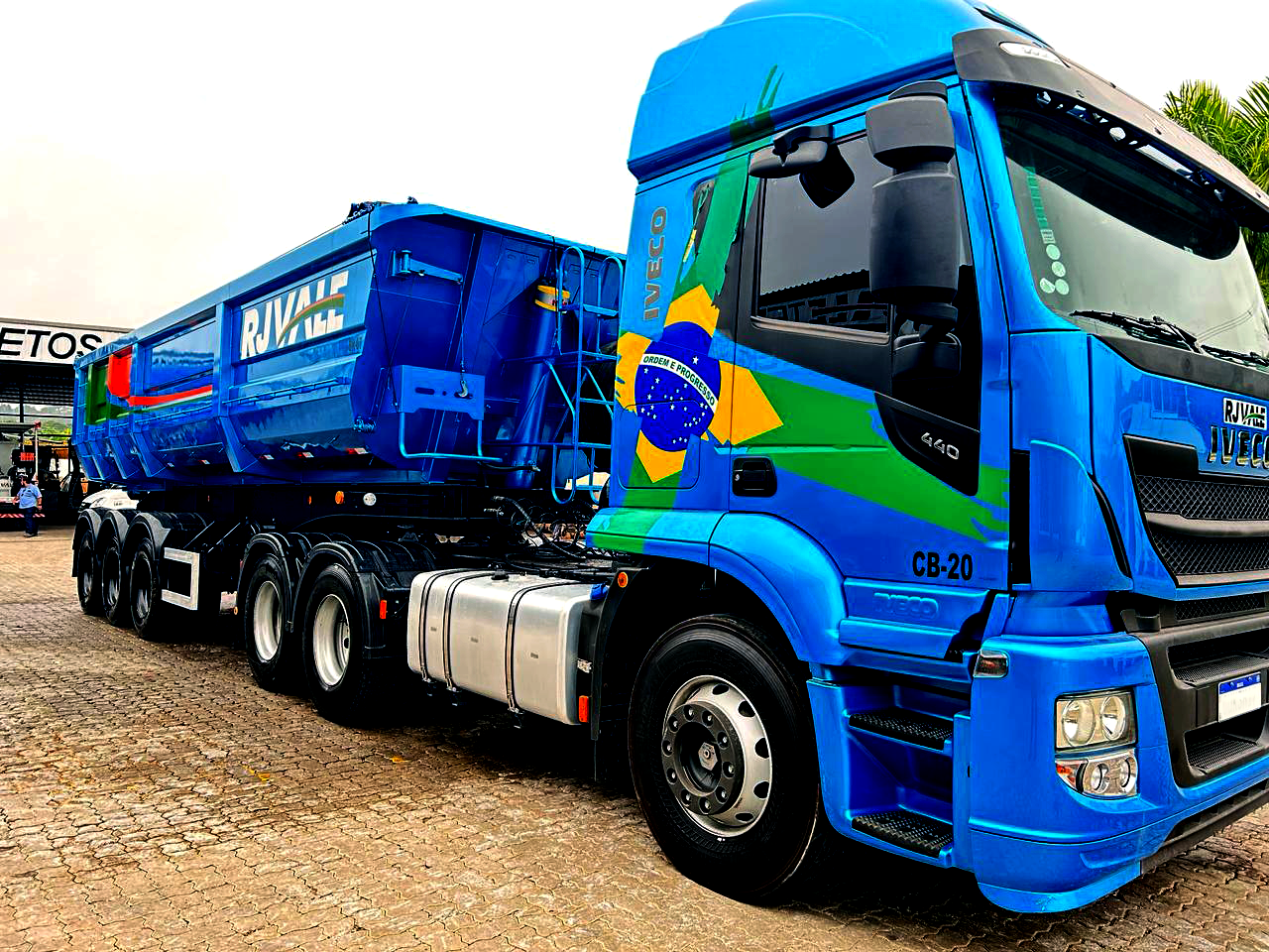 Cavalo Iveco STRALIS 600-S44T TB  6x2