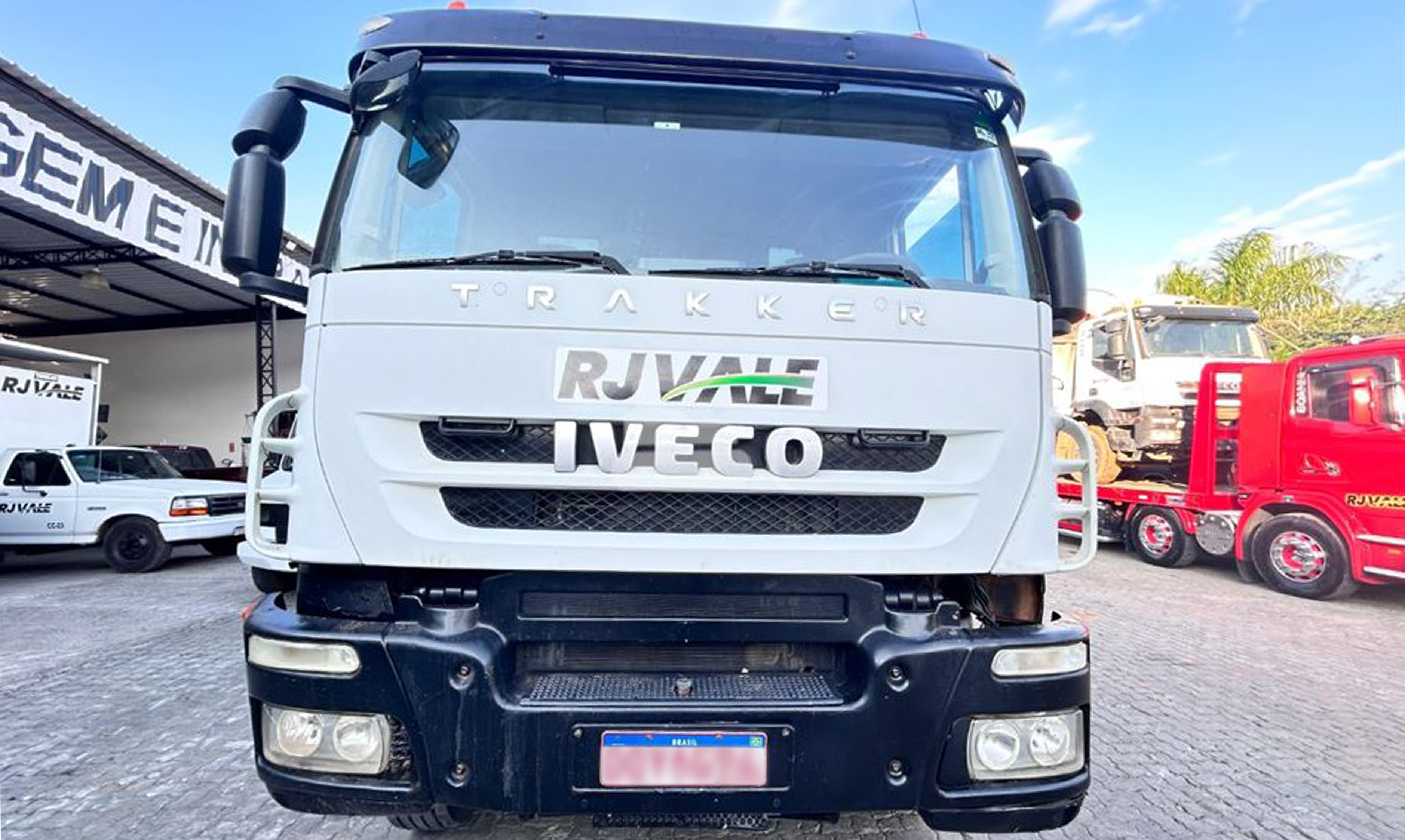 Caminhão IVECO TRAKKER 380-T42 6x4