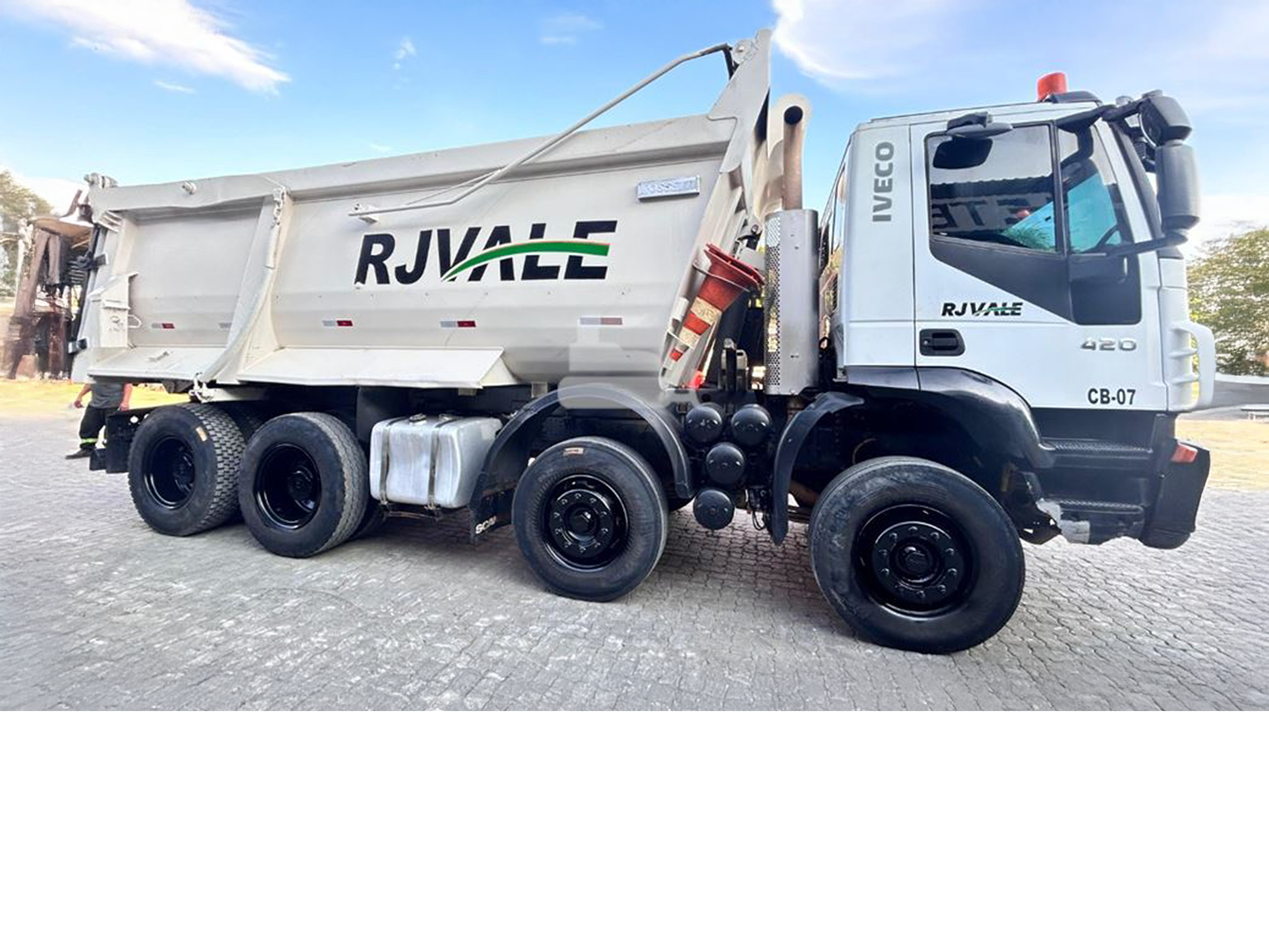 Caminhão IVECO TRAKKER 380-T42 6x4